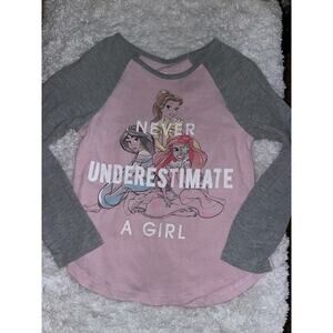 Disney Princess sz. 4/5 “ Never underestimate a girl” princess tee. Adorable